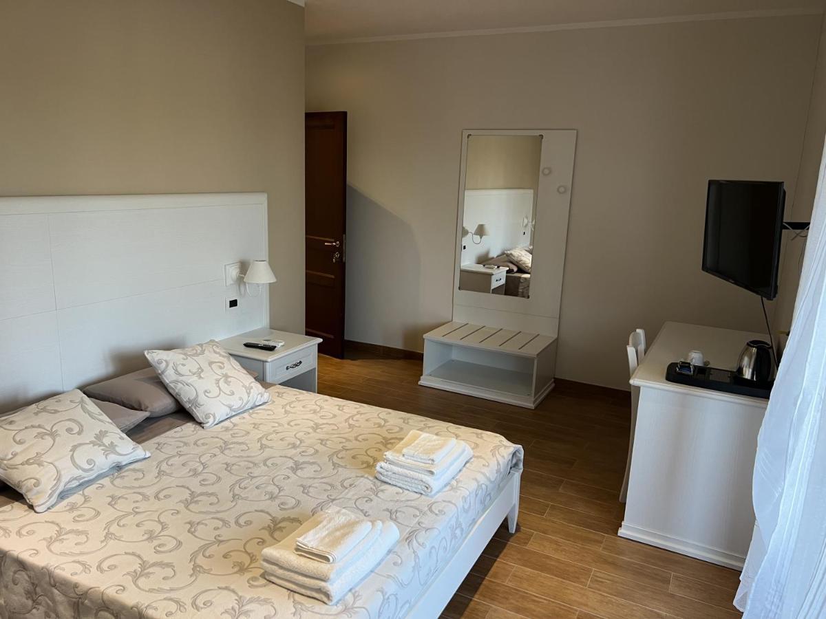 Le Pavoncelle Hotel Bosa Ngoại thất bức ảnh